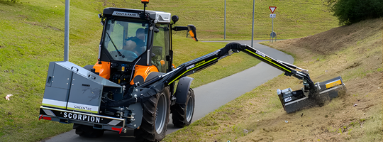 Scorpion 490 PLUS - en kompakt armklipper med lang rækkevidde og markant mere power og 4,9 meters rækkevidde.