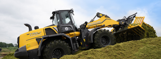 Den nye New Holland W170D+ Forage Power er en kraftfuld hjullæsser udviklet specifikt til græs- og ensilagearbejde - i det hele taget tungt materiale.