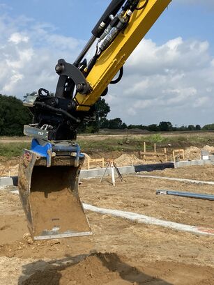 Ellesen ApS om New Holland E26c - Anker Bjerre A/S