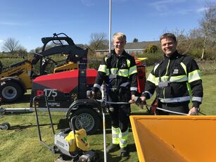 Kjærs Grønne Udlejning og Landskabspleje om eldrevne maskiner købt hos Anker Bjerre A/S