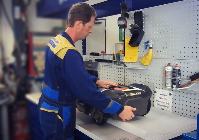 Bestil vinterservice af din Automower hos Anker Bjerre A/S