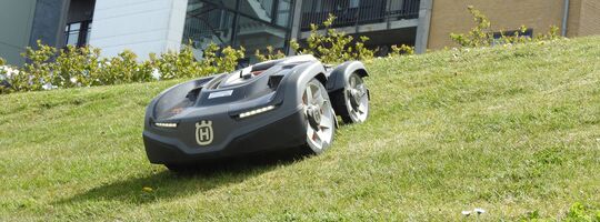 Med vores Automower Care pakker kan du beskytte din Automower med professionel vinterservice. Vælg din pakke her.