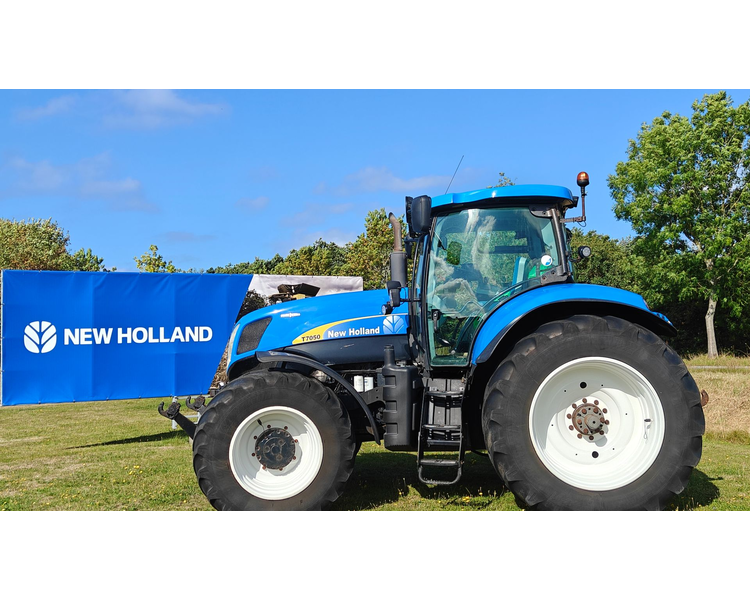 New Holland T7050 AUTO COMMAND