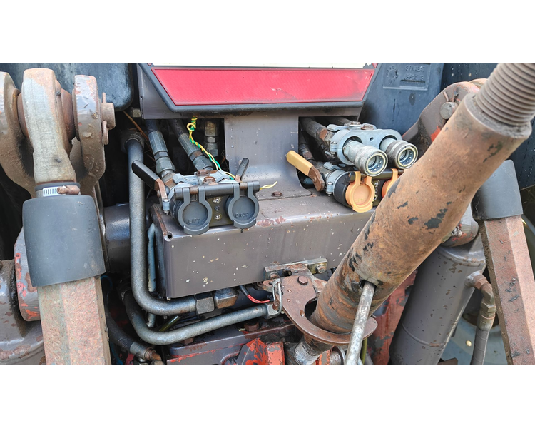 Massey Ferguson 8110