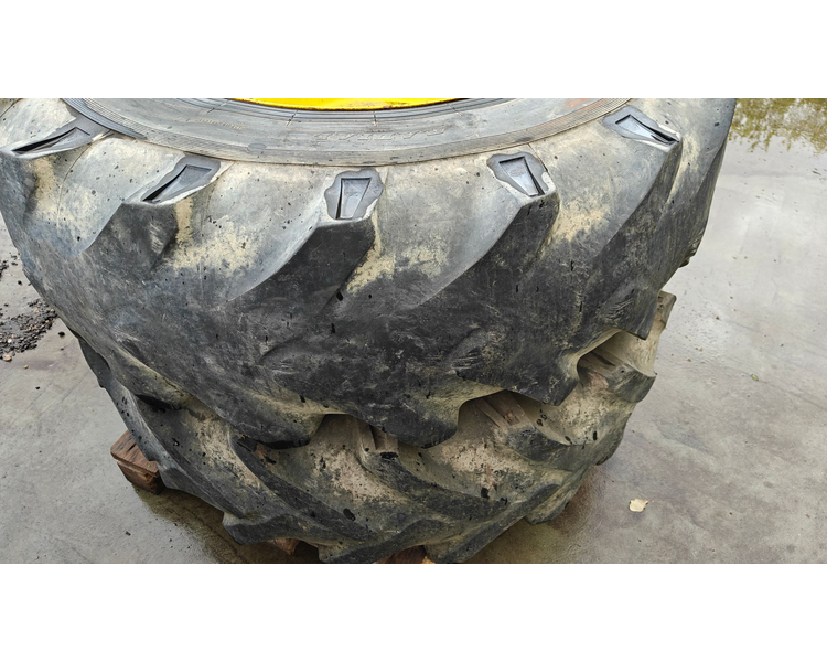 Dunlop 16.9R28 XXX