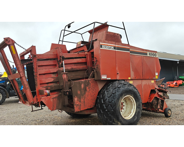 Hesston 4900