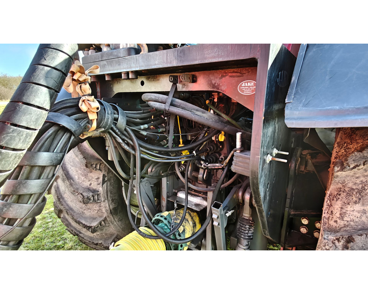 Valtra T234s Med Jenz 360 Flishugger og Alsidig 23m3 Flisvogn