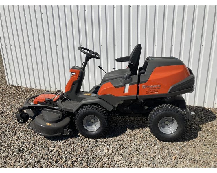 Husqvarna R 420TsX AWD Inkl. 122 cm klippebord / klippeaggregat