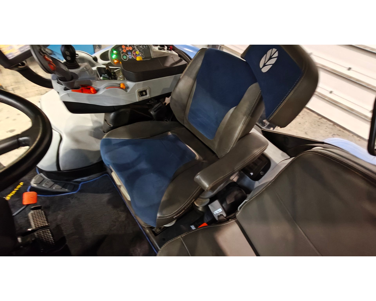 New Holland T7.175 AC !!! På vej ind !!!