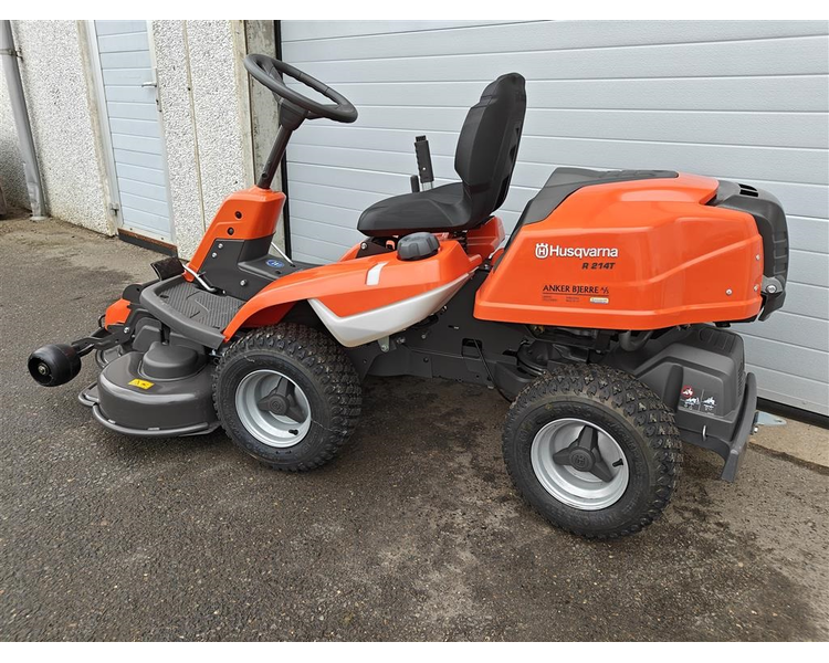 Husqvarna R 214T - 103cm klippebord OBS: inkl. 103cm klippebord