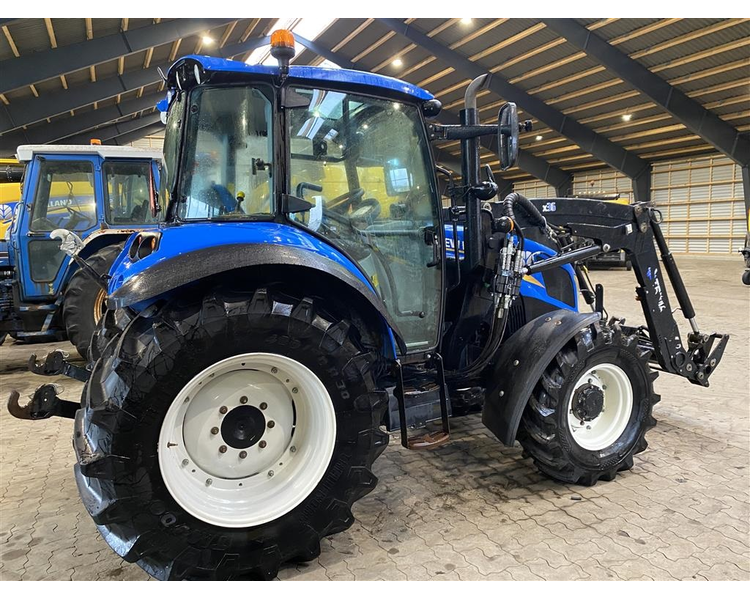 New Holland T4.95 Med frontlæsser