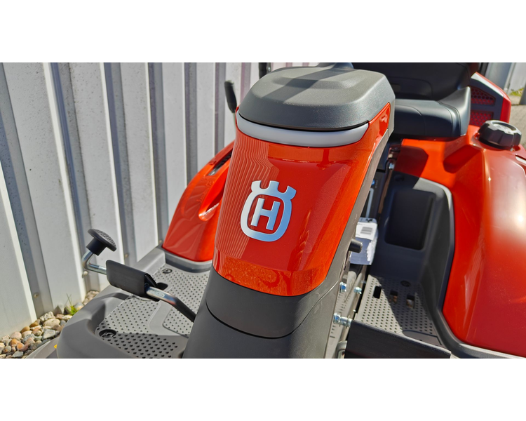 Husqvarna R214TS MED SERVOSTYRING