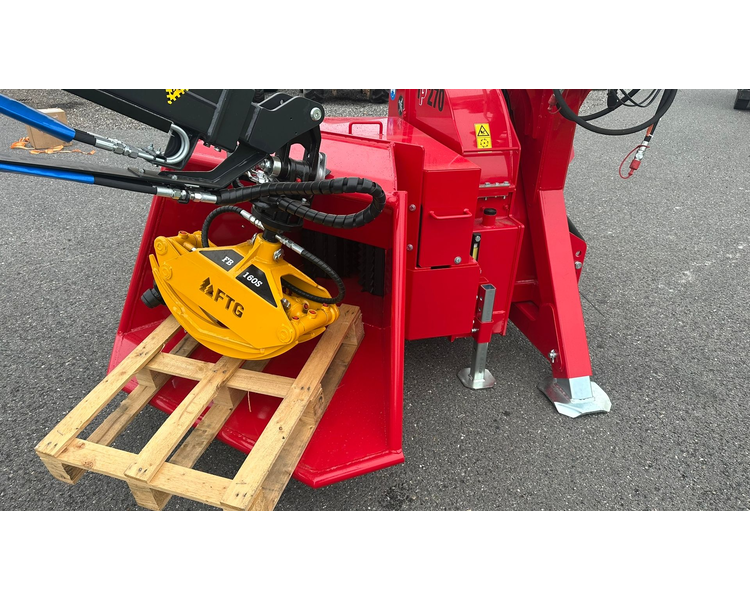 TP 270 PTO K med FTG 6,3m kran med fjernbetjent joystick.