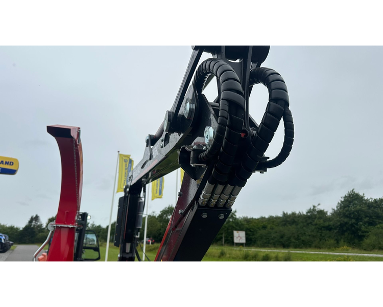 TP 270 PTO K med FTG 6,3m kran med fjernbetjent joystick.