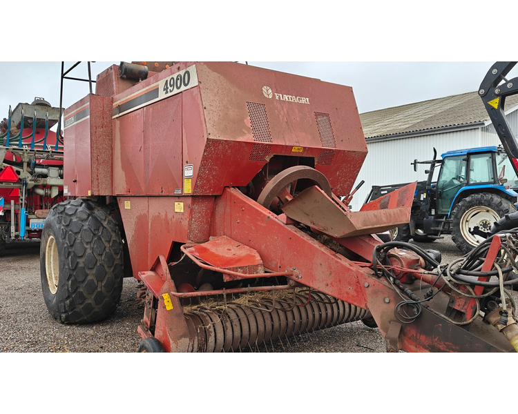 Hesston 4900