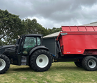 Valtra T214 m. Flisvogn fra Kronos / Alsidig Maskinfabrik