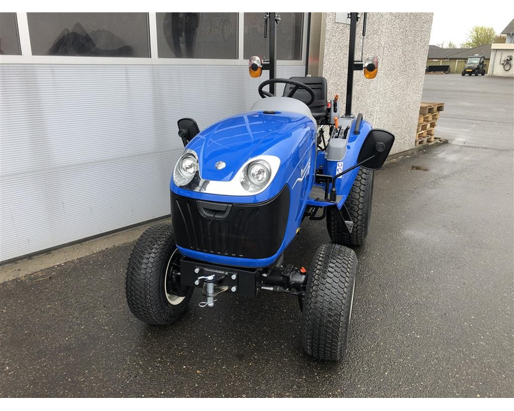 New Holland Boomer 25