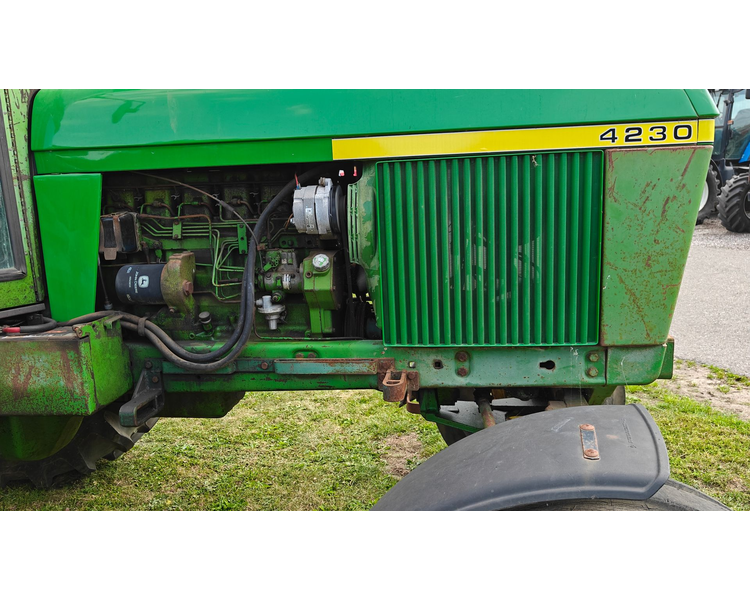 John Deere 4230