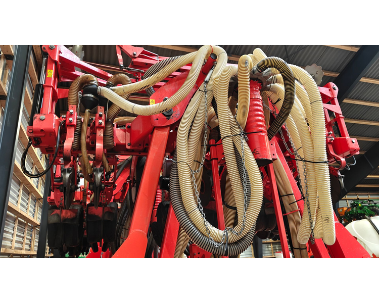 Maschio Gaspardo MANTA ISOTRONIC 12-75 XL Med fronttank