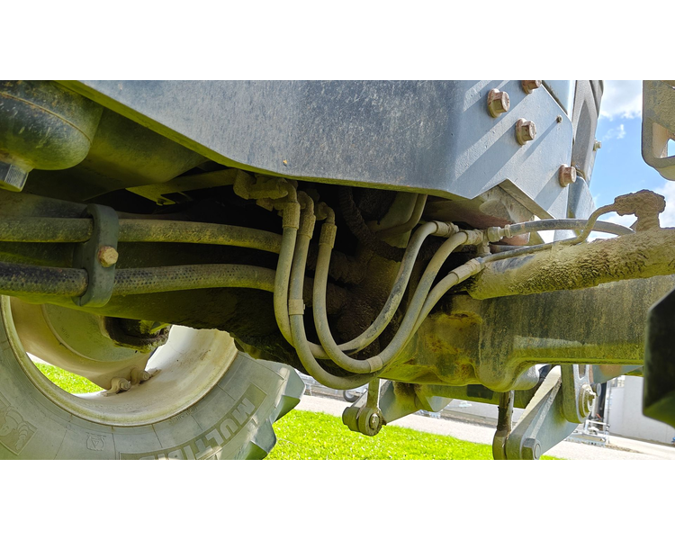 New Holland TM150