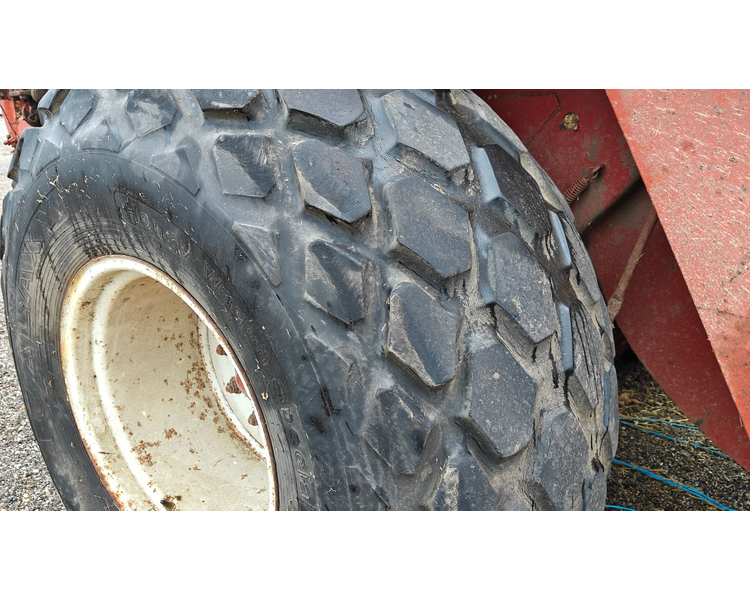 Hesston 4900