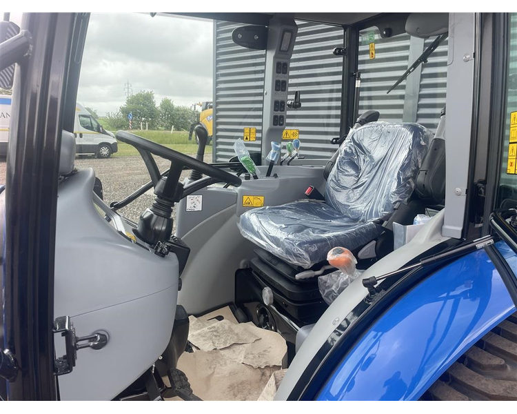 New Holland BOOMER 35 HST Cab - Flotation hjul
