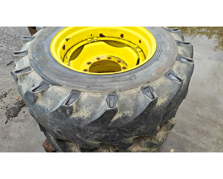 Dunlop 16.9R28 XXX