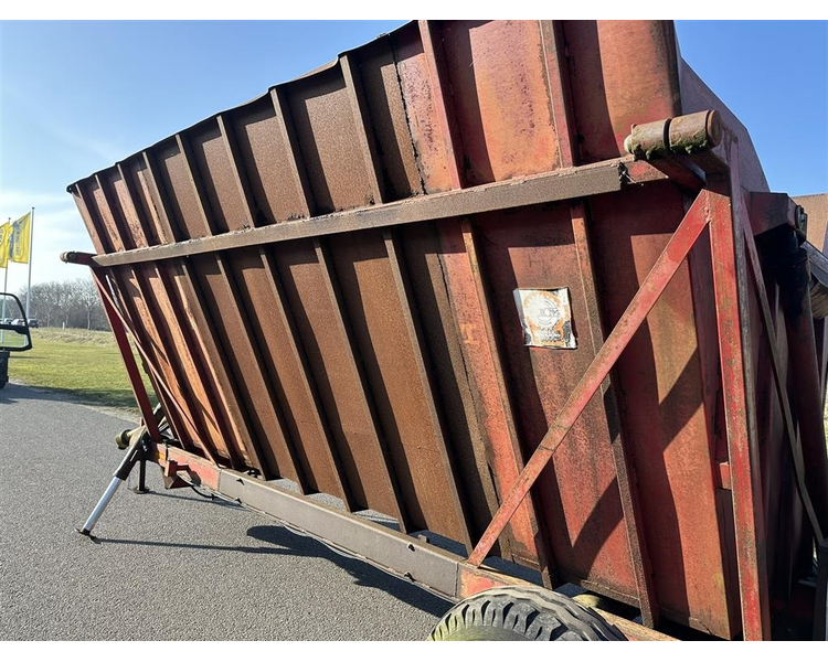 TP TP150  Monteret på højtipvogn.