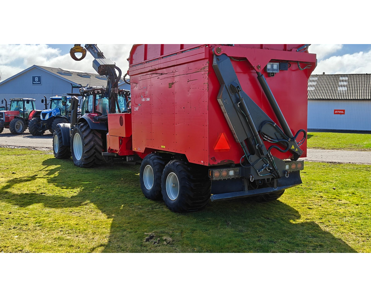 Valtra T234s Med Jenz 360 Flishugger og Alsidig 23m3 Flisvogn