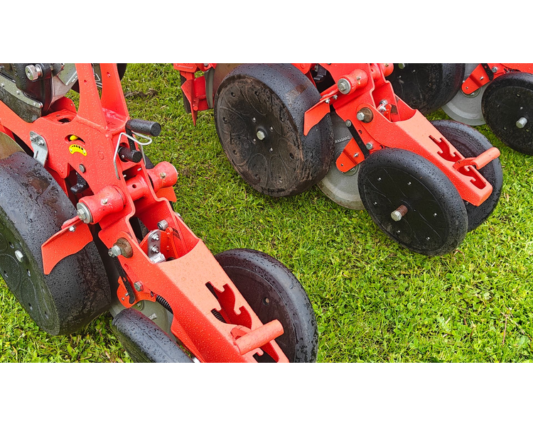 Maschio Gaspardo MANTA ISOTRONIC 12-75 XL Med fronttank