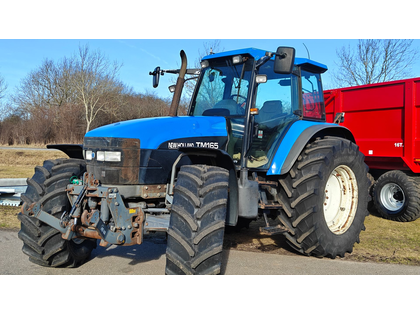 New Holland TM 165