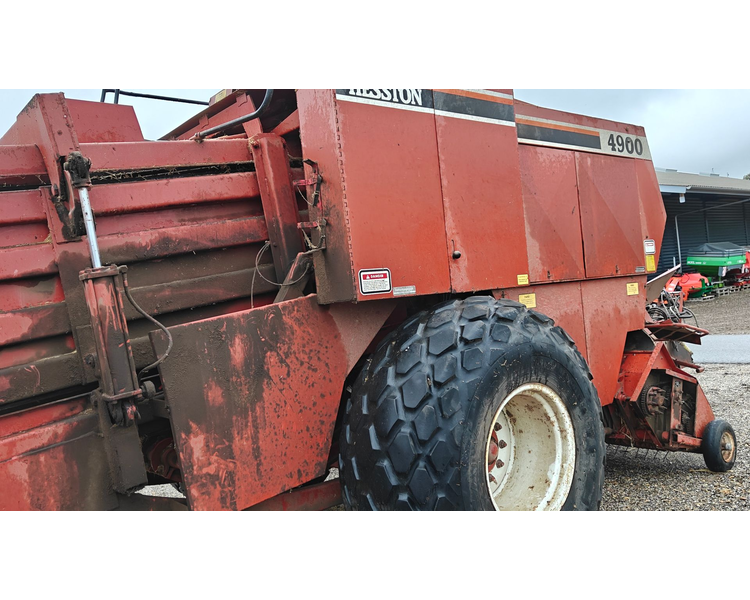 Hesston 4900