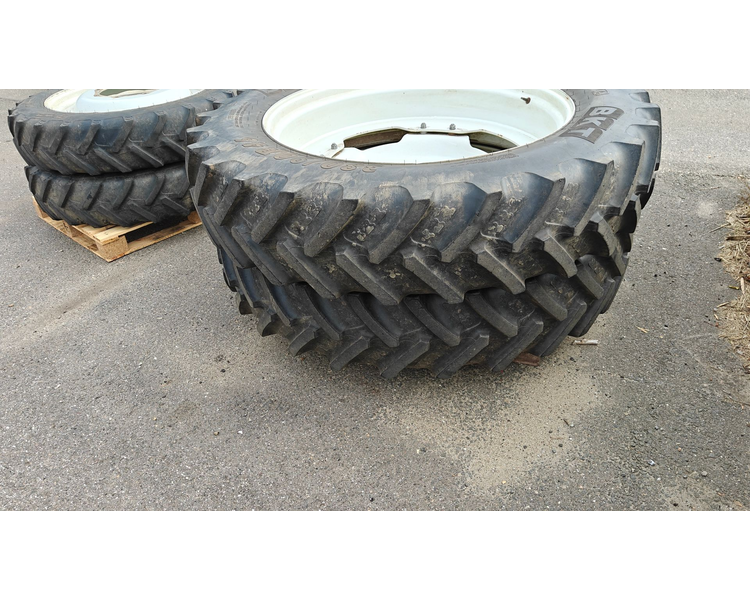 sprøjtehjul 380/90R46 - 270/95R36 XXX New Holland T7.170