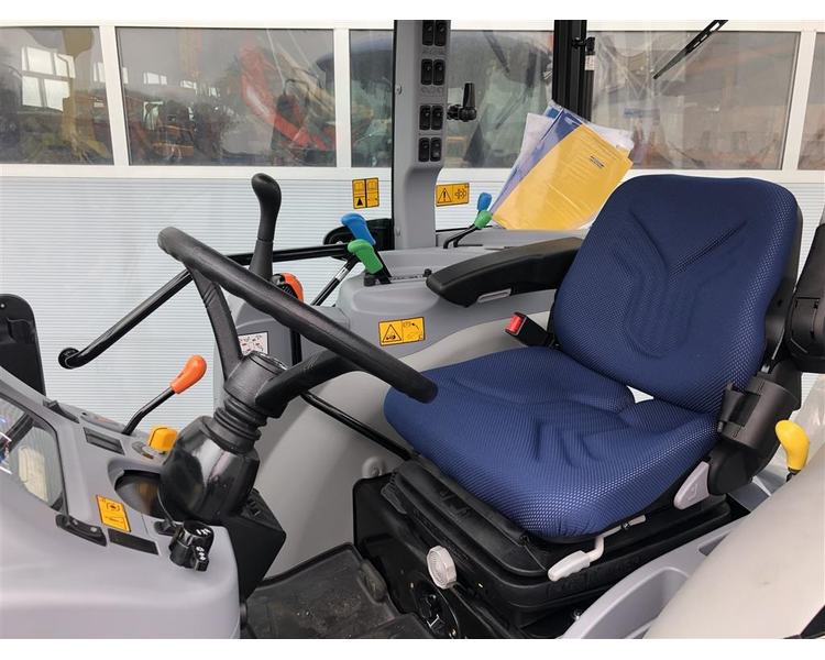 New Holland Boomer 55