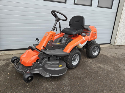 Husqvarna R 214T - 103cm klippebord OBS: inkl. 103cm klippebord