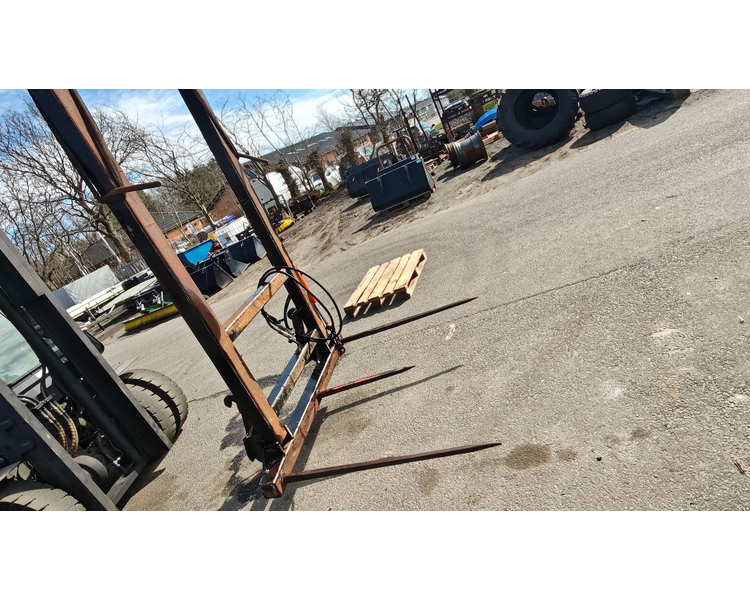 - - - Storballespyd m/EURO beslag Med hydraulisk opklap