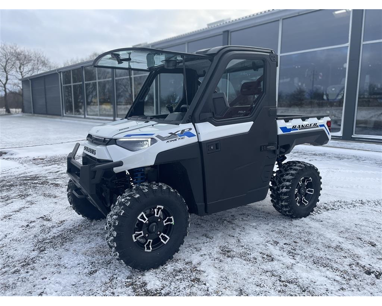 Polaris Ranger Kinetic EV T3B 60 km/t traktor. Inkl Lukket kabine med varme