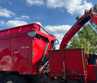 Valtra T234s Med Jenz 360 Flishugger og Alsidig 23m3 Flisvogn