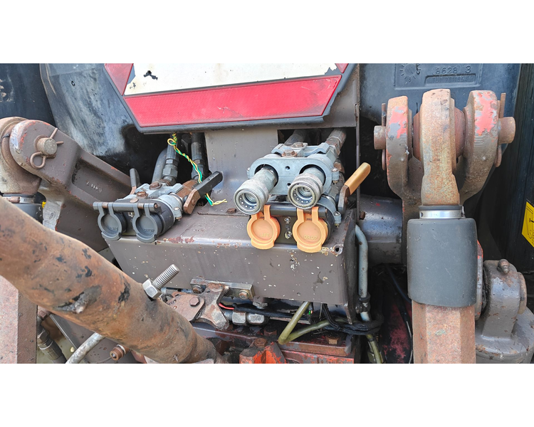 Massey Ferguson 8110