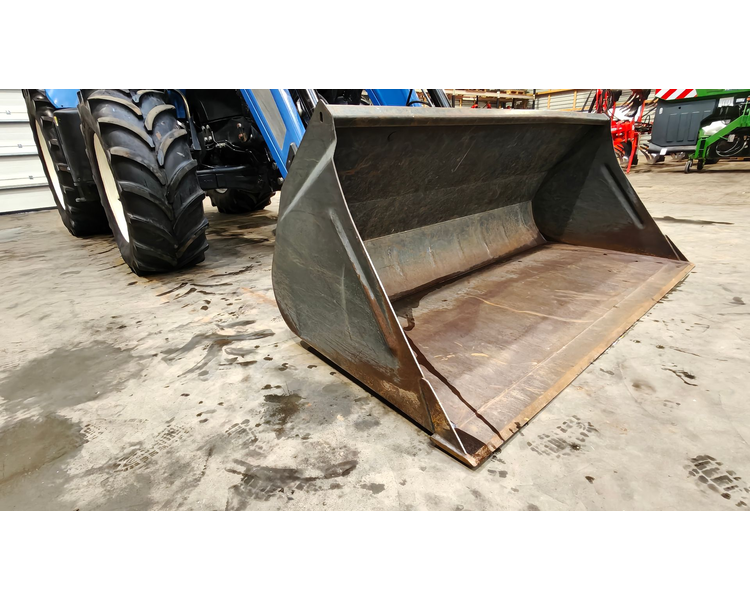 New Holland T7.175 AC !!! På vej ind !!!