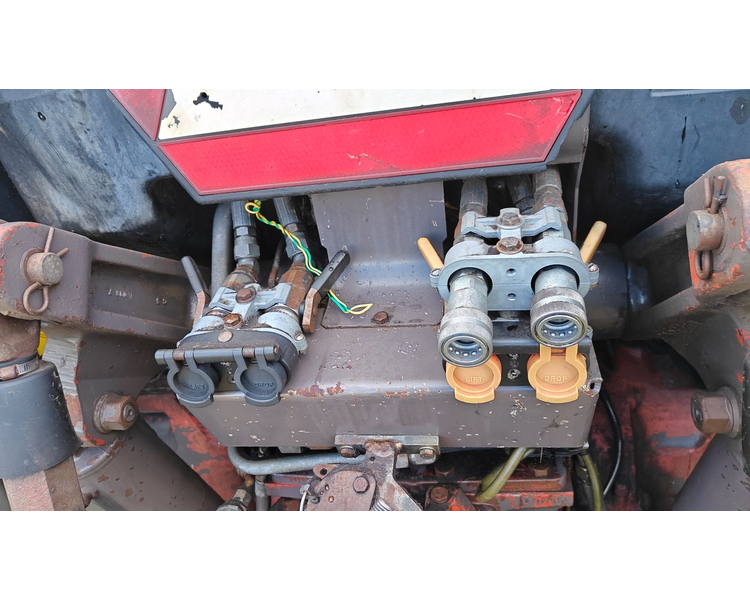 Massey Ferguson 8110