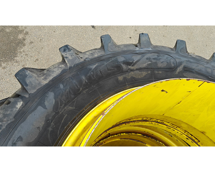 - - - Tvillinghjul sæt 20.8R42 inkl. låse