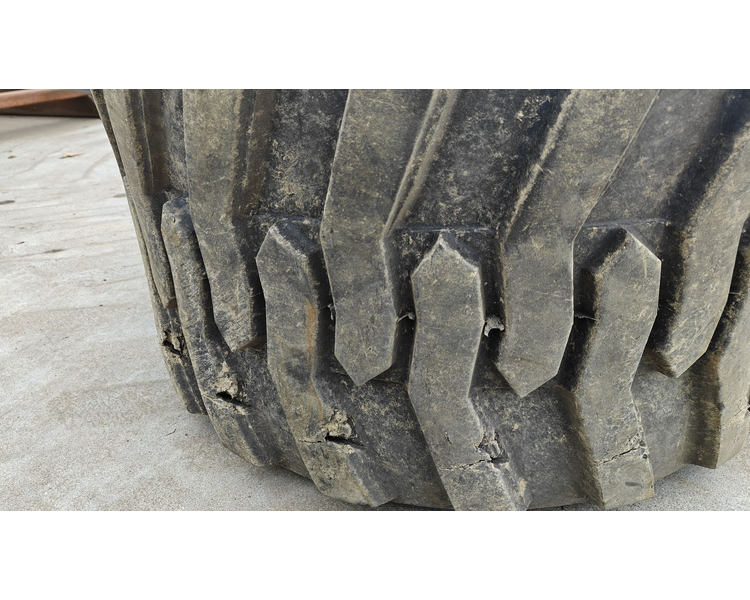 H. D. RIM GAURD 31x15.5-15 XXX