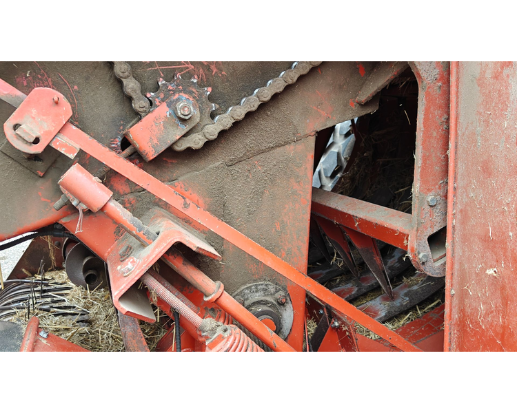 Hesston 4900