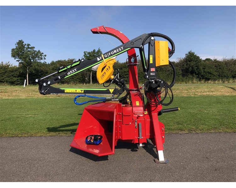 TP 270 PTO K med FTG 5,3m kran med fjernbetjent joystick.