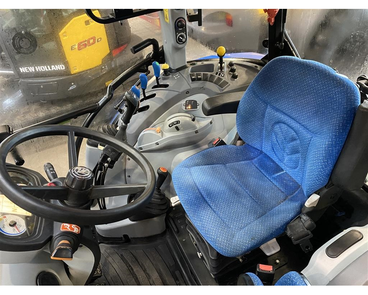New Holland T4.95 Med frontlæsser