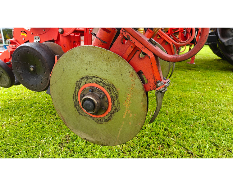 Maschio Gaspardo MANTA ISOTRONIC 12-75 XL Med fronttank