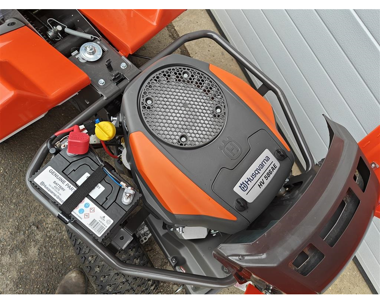 Husqvarna R 214T - 103cm klippebord OBS: inkl. 103cm klippebord