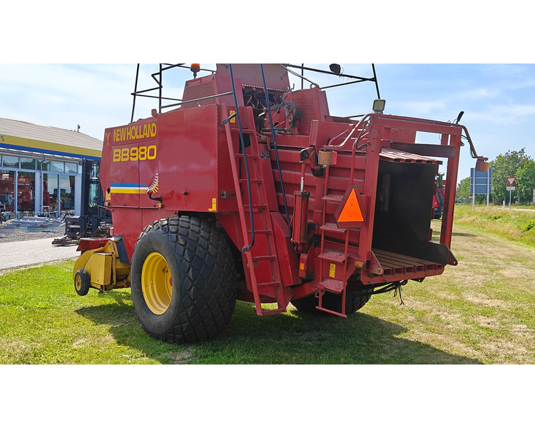New Holland BB980