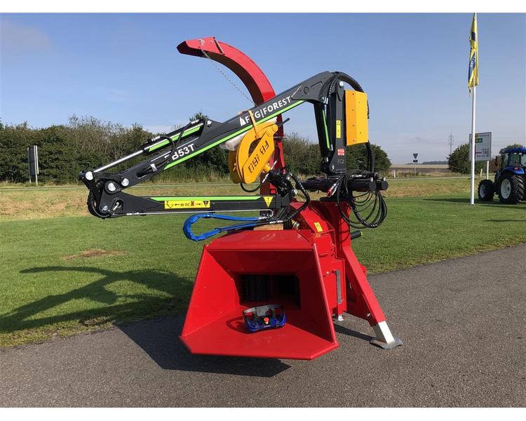 TP 270 PTO K med FTG 5,3m kran med fjernbetjent joystick.